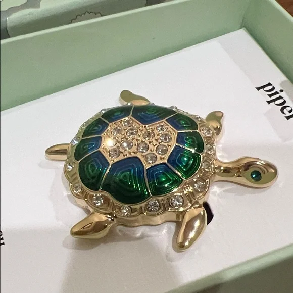 Piper K | Turtle Brooch - Picture 4 of 10